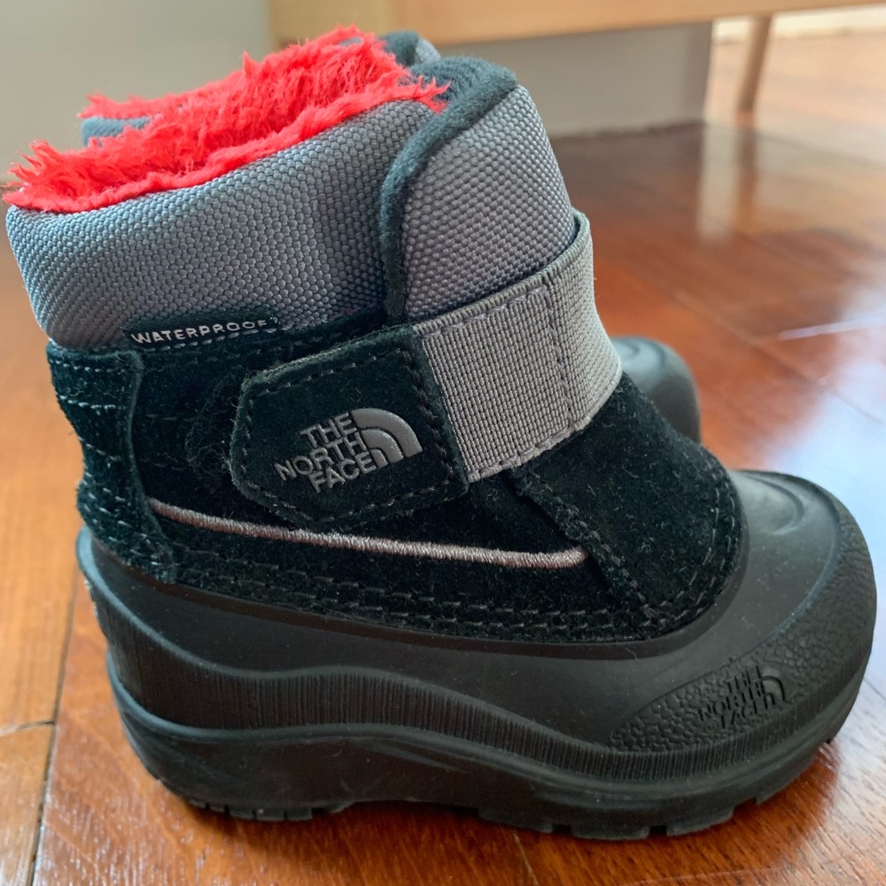 The North Face Toddler Alpenglow II snow boots